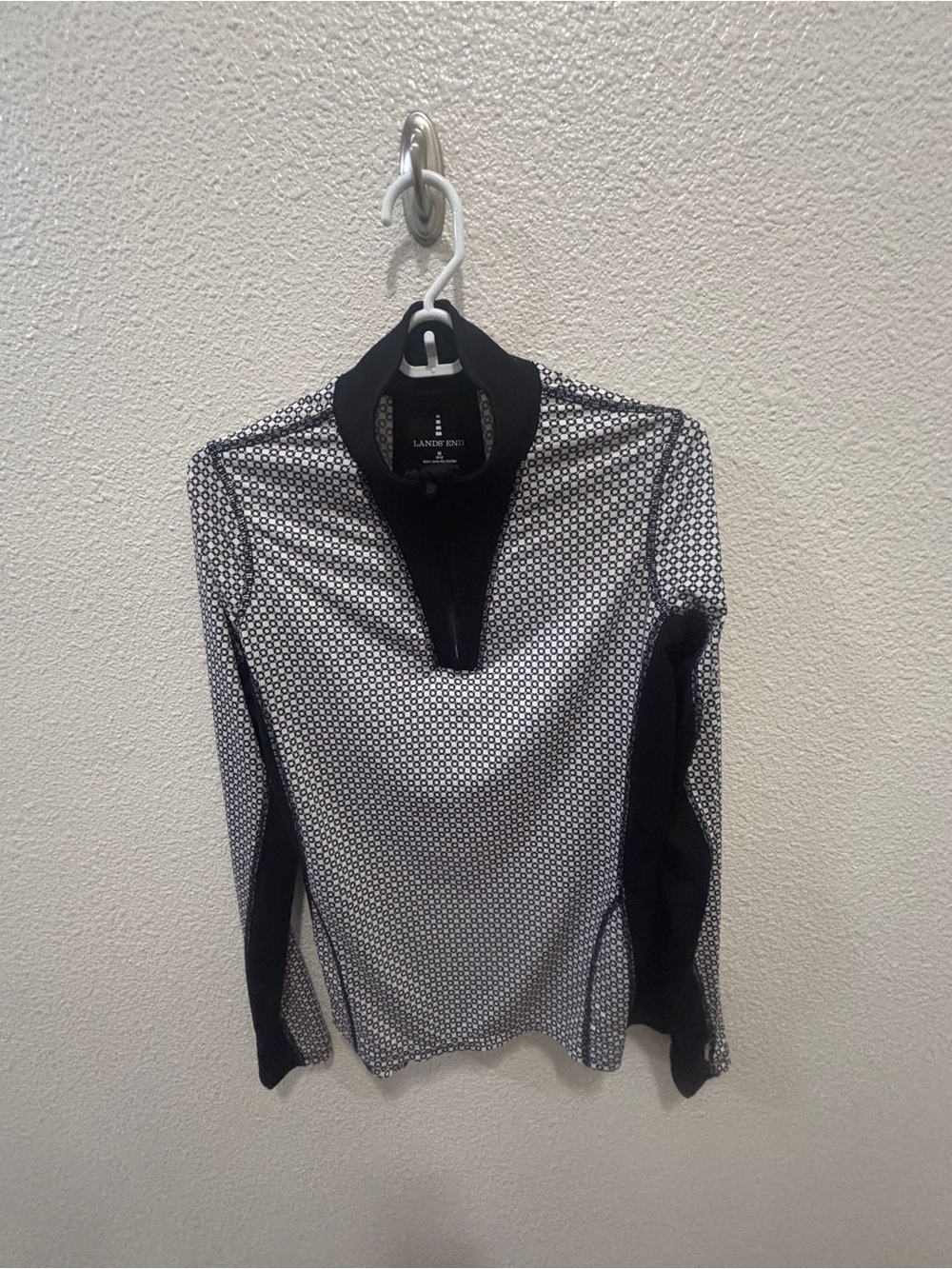 Lands' End M (10-12) Black & White Long-Sleeve Quarter Zip Pullover